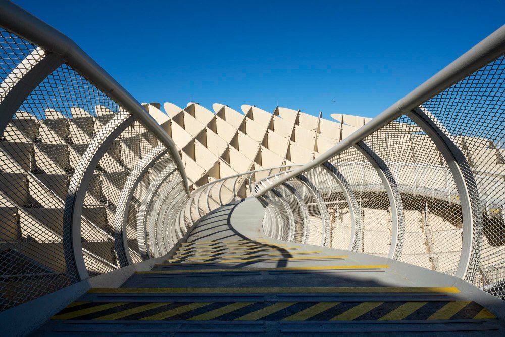 Архитектурный бетон и металл — супермодное сочетание фактур